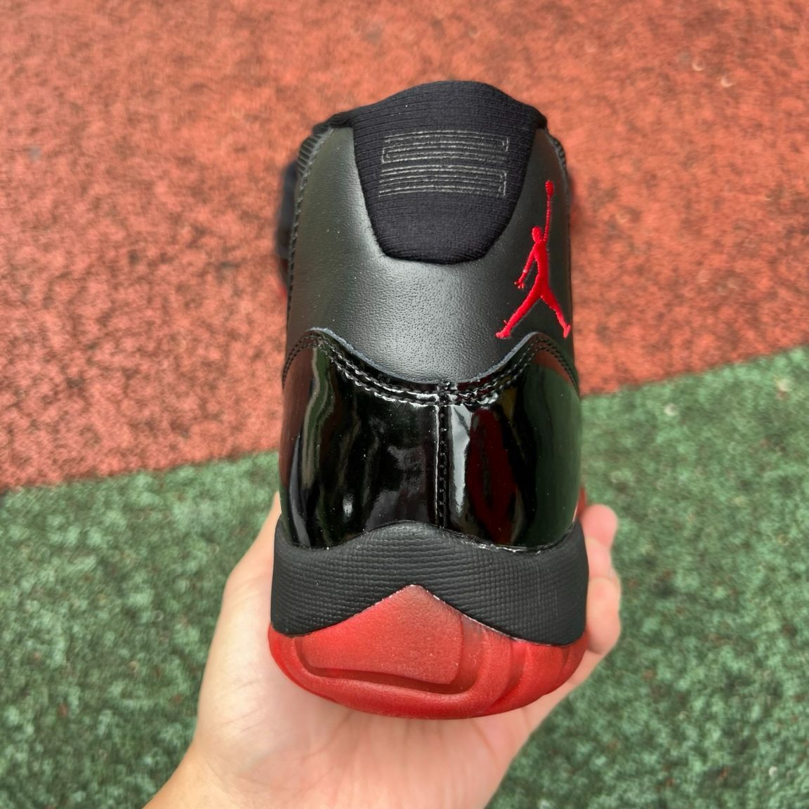 Jordan Retro 11 Negro y Roja
