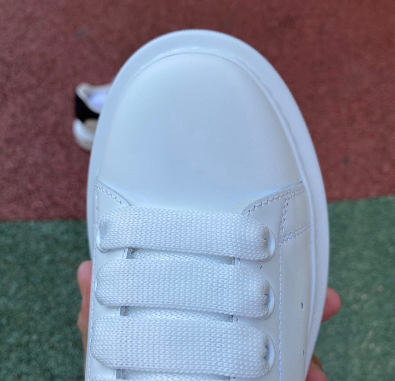 Alexander McQueen Blanco y Brillos Negros