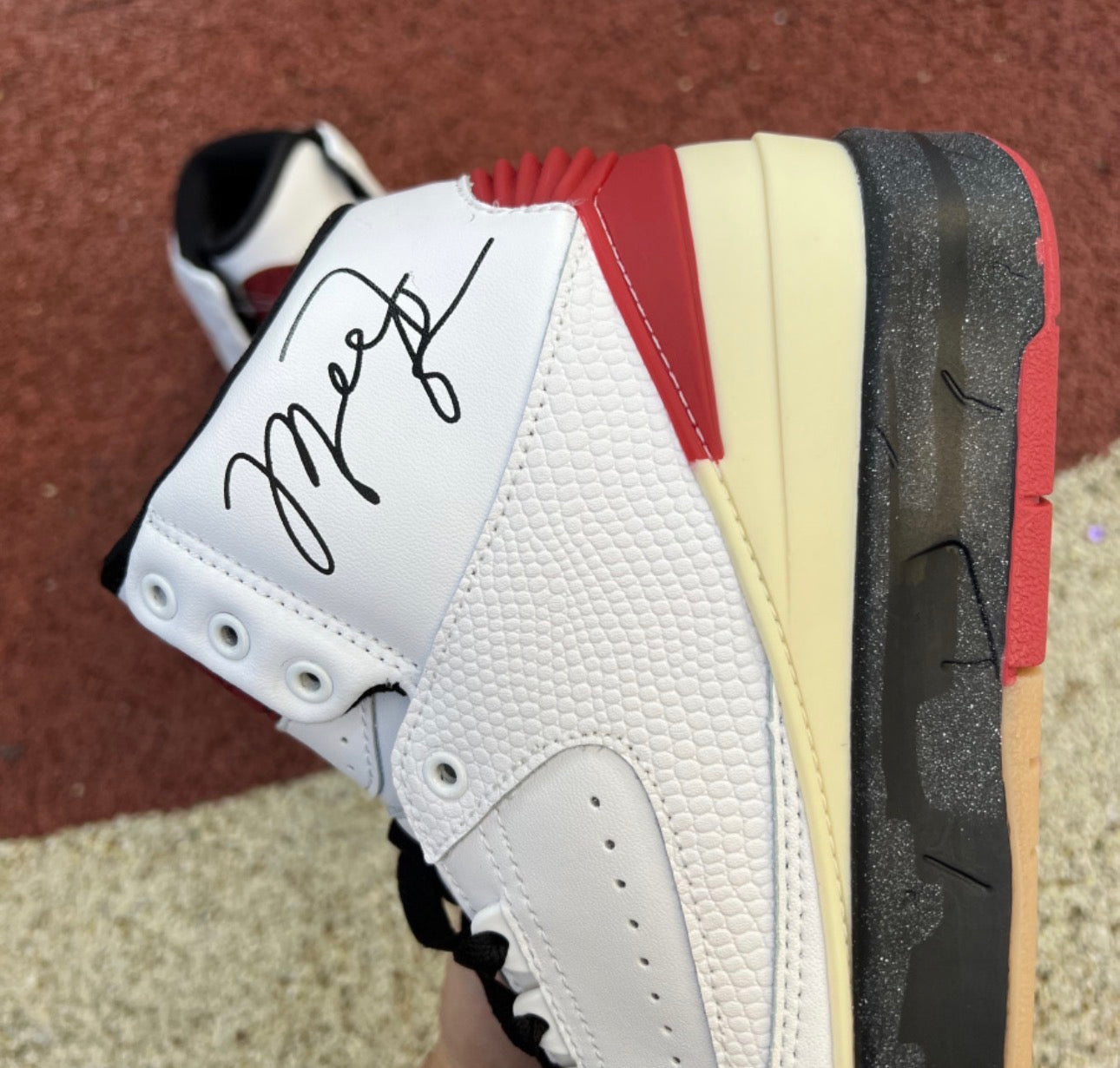 Jordan Retro 2 x Off White