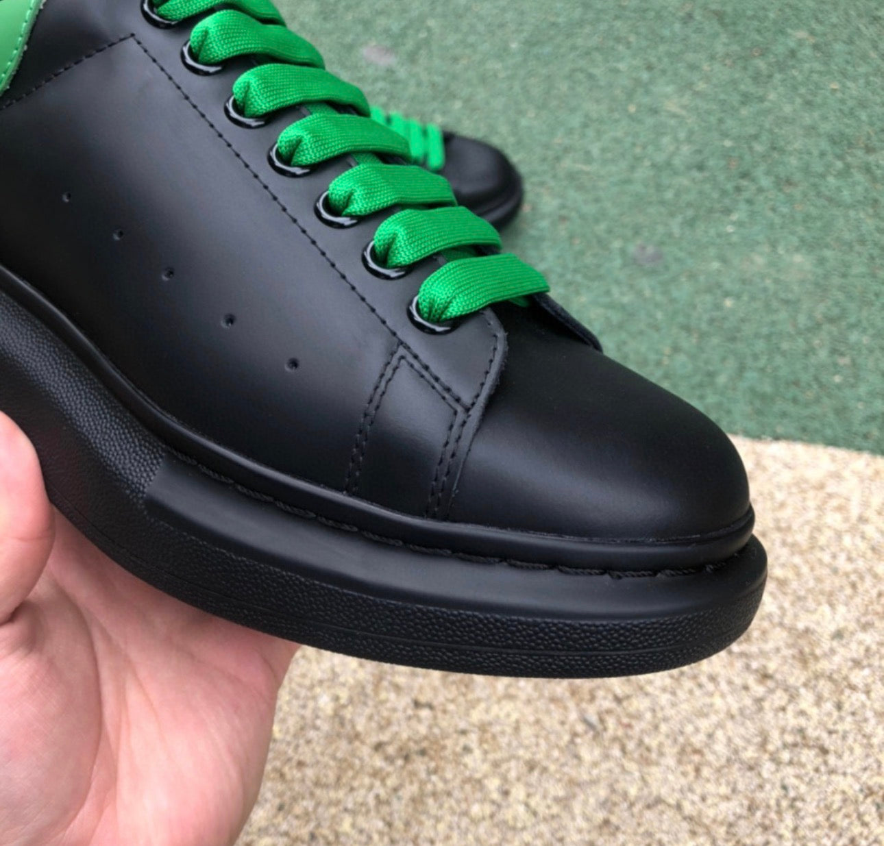 Alexander McQueen Negro y Verde