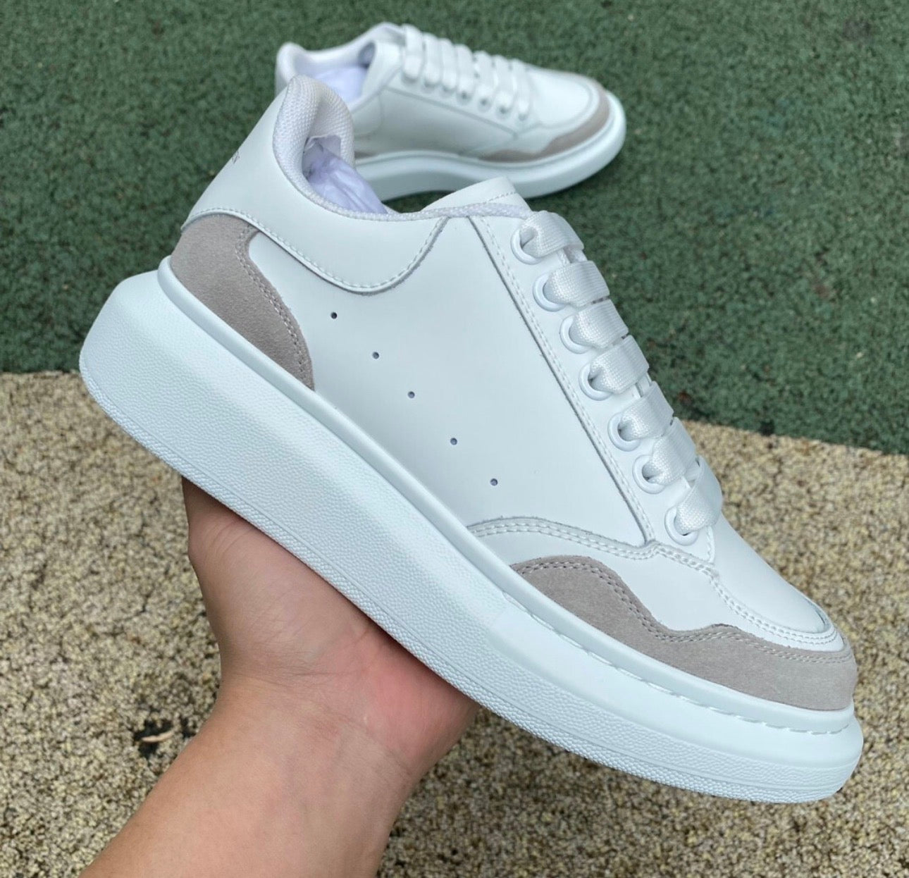 Alexander McQueen Blanco y Beige