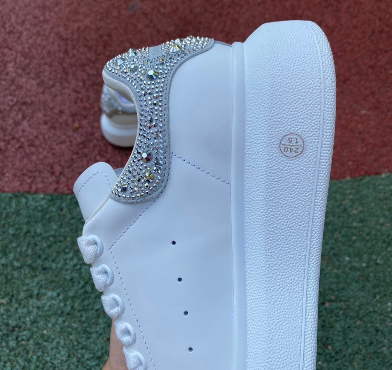 Alexander McQueen Gris y Brillitos
