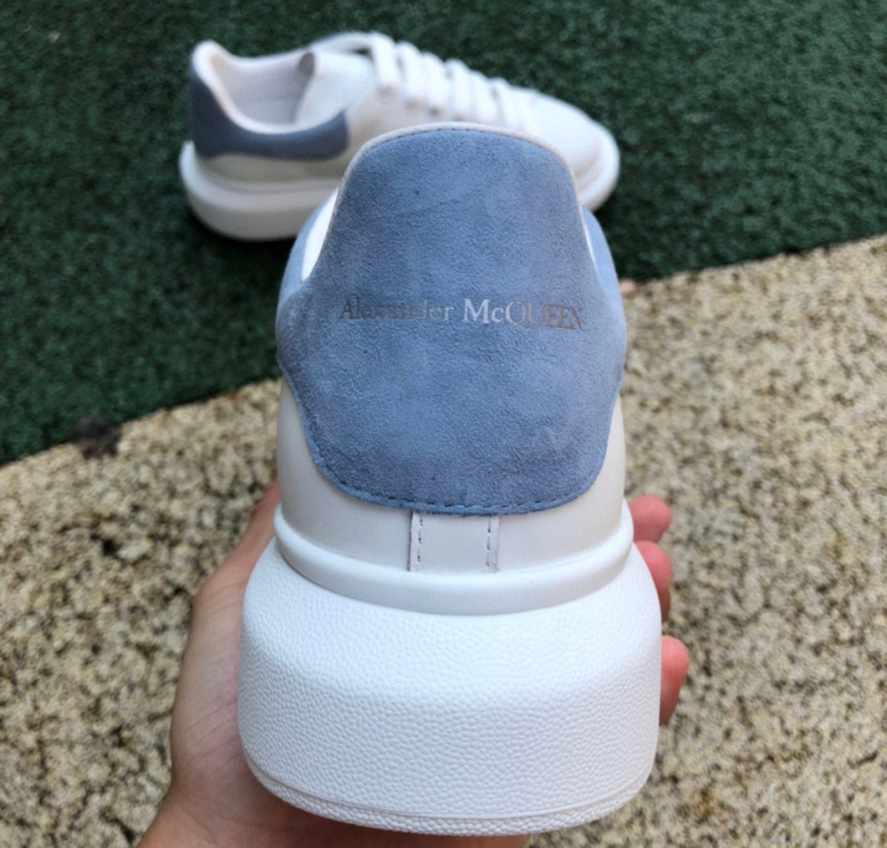 Alexander McQueen Gris Clarito