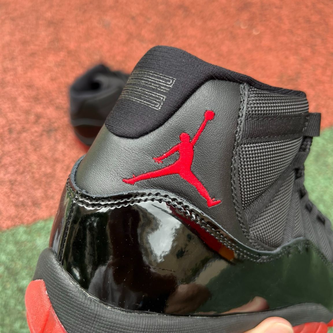 Jordan Retro 11 Negro y Roja