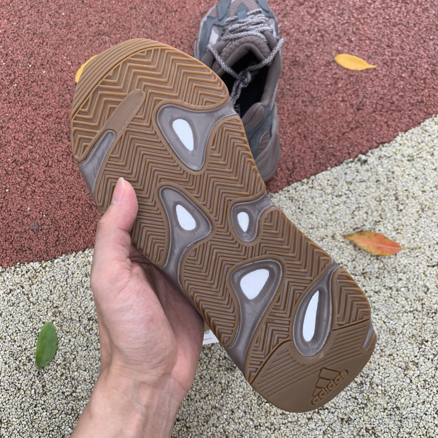 Yeezy Boost 700 Gris Oscuro