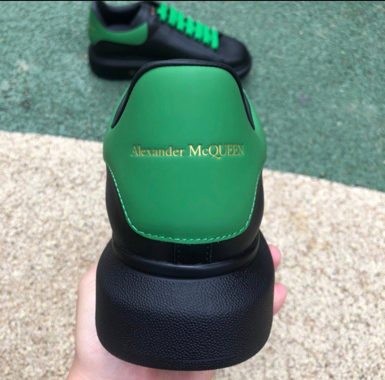 Alexander McQueen Negro y Verde