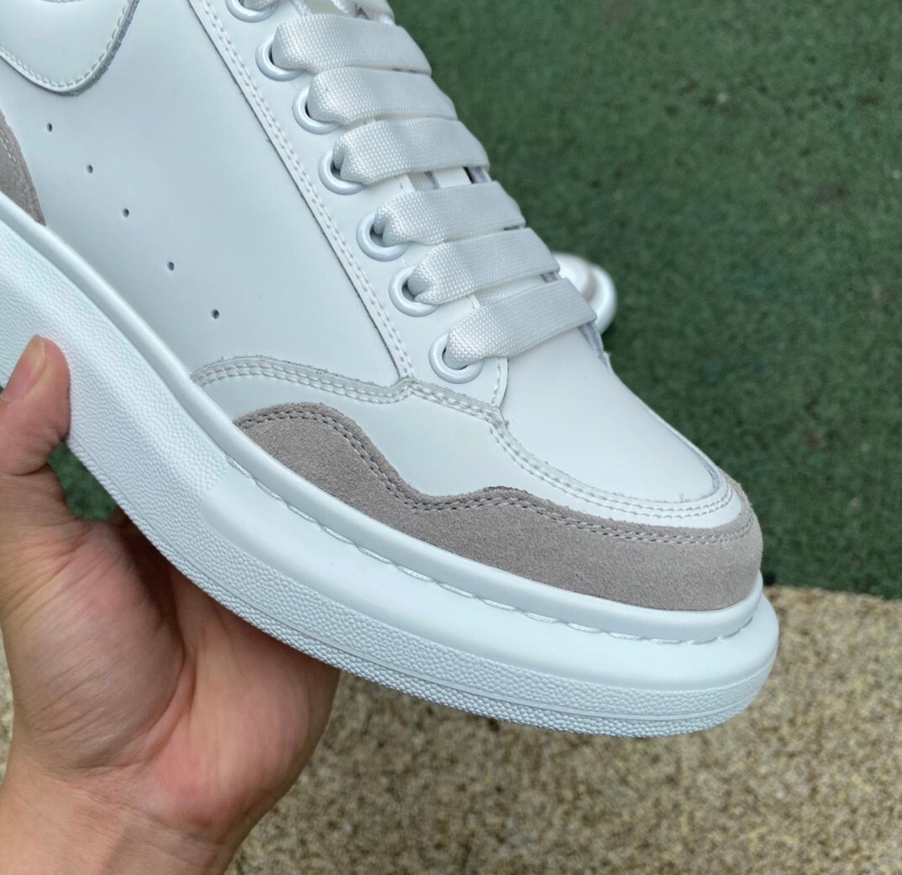 Alexander McQueen Blanco y Beige