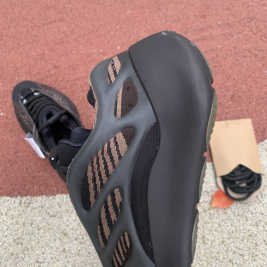 Yeezy 700 Negro