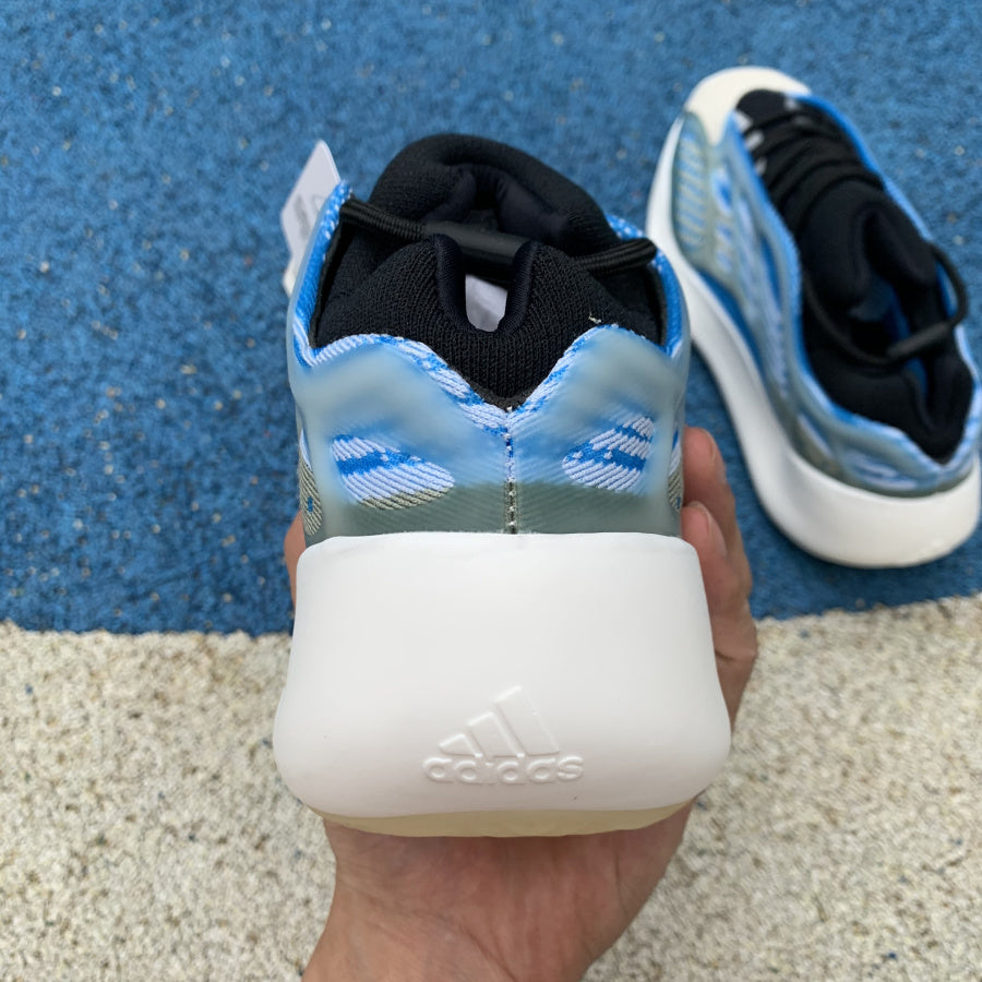 Yeezy 700 Azul
