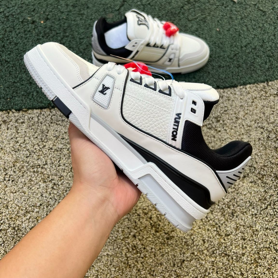 Louis Vuitton Trainer Corazón Negro