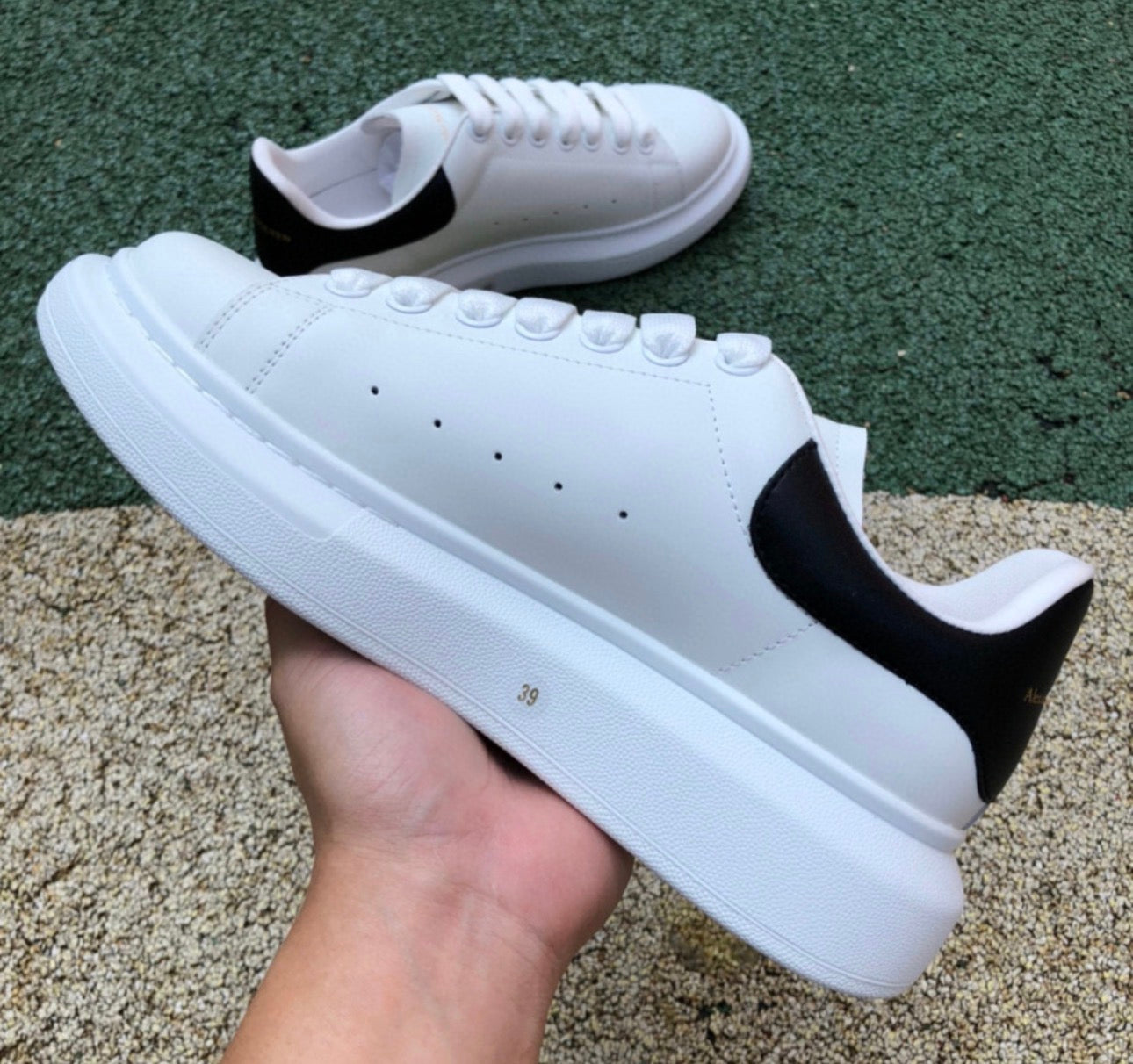 Alexander McQueen Blanco y Negro Cuero