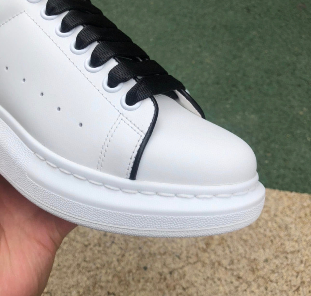 Alexander McQueen Línea Negra