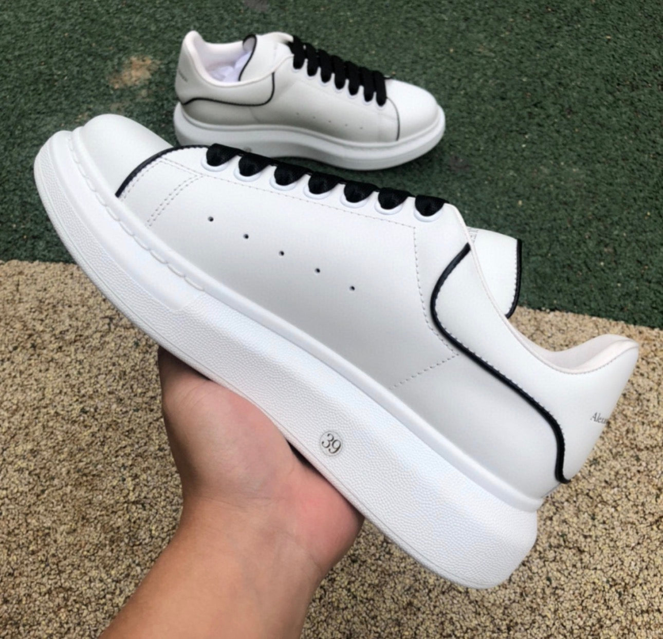 Alexander McQueen Línea Negra