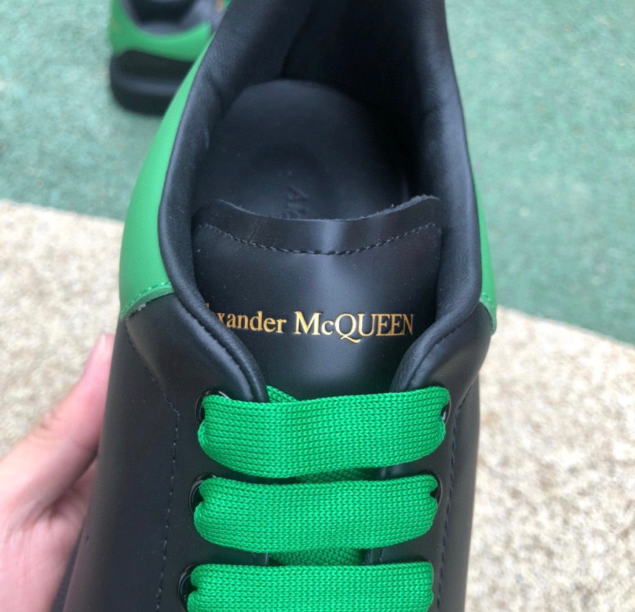 Alexander McQueen Negro y Verde