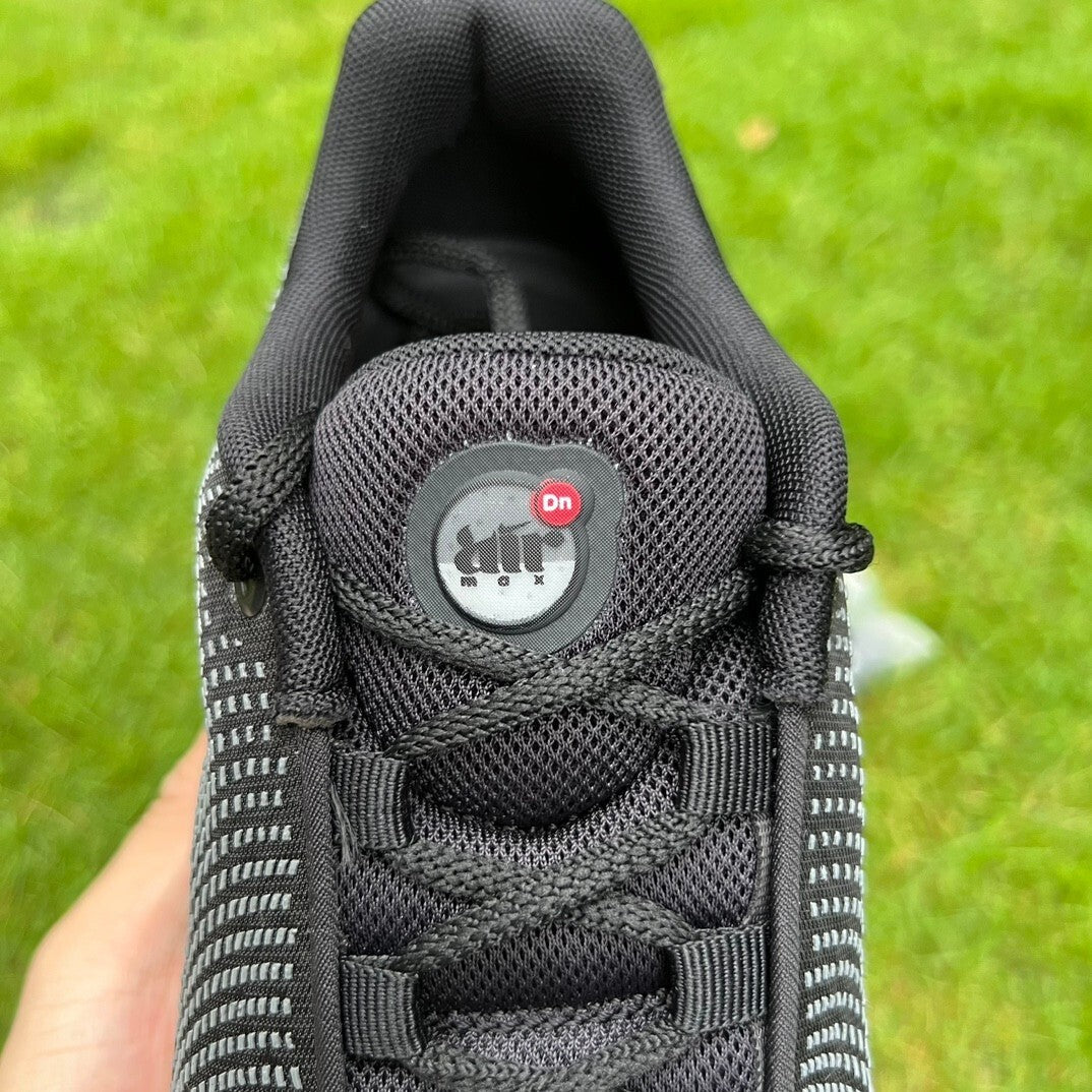 Air Max DN Negro y Rosa