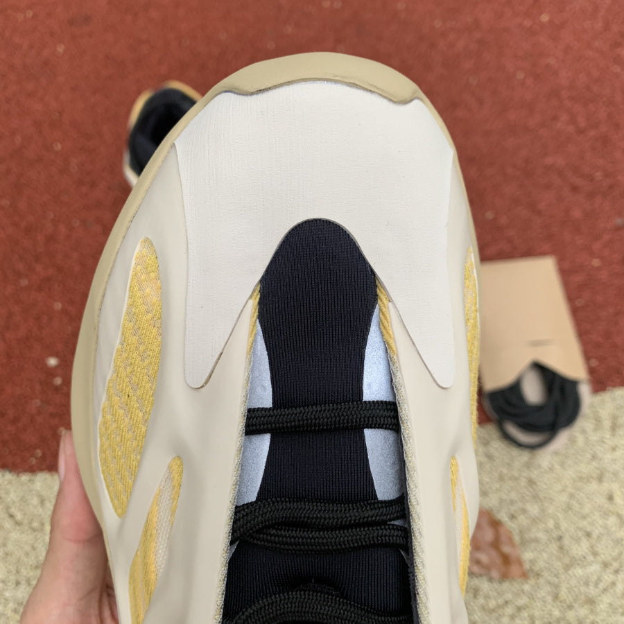 Yeezy 700 Beige