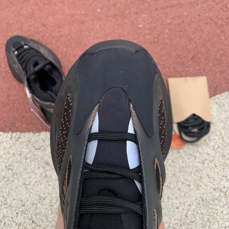 Yeezy 700 Negro
