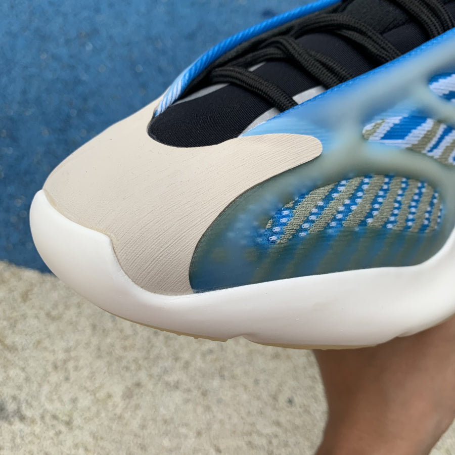 Yeezy 700 Azul