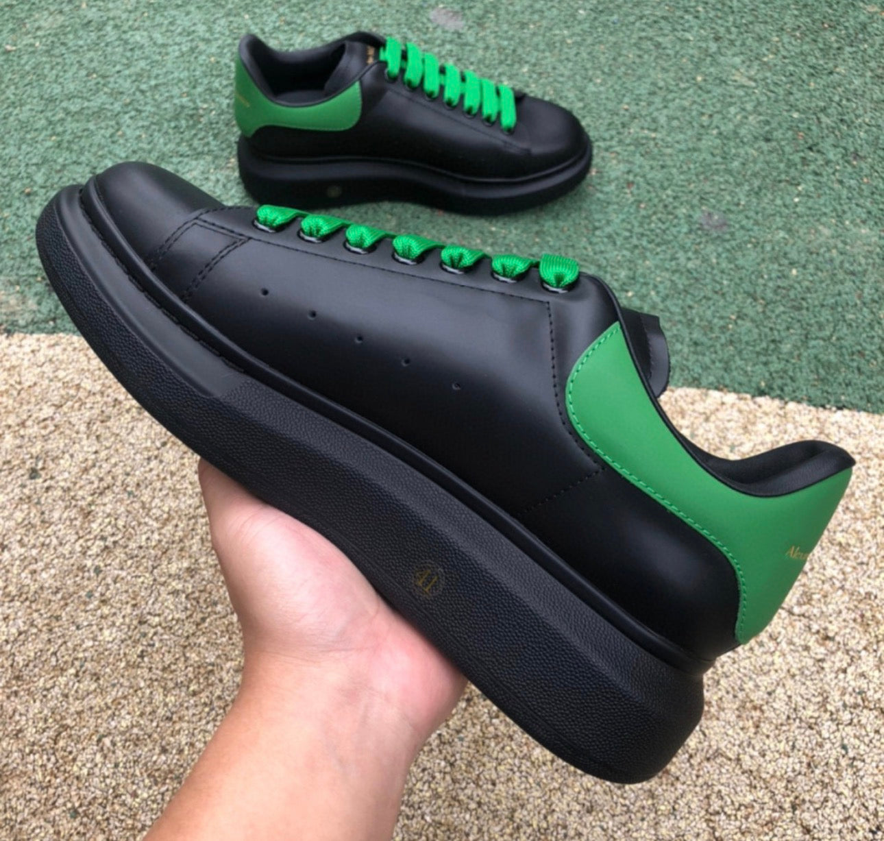 Alexander McQueen Negro y Verde