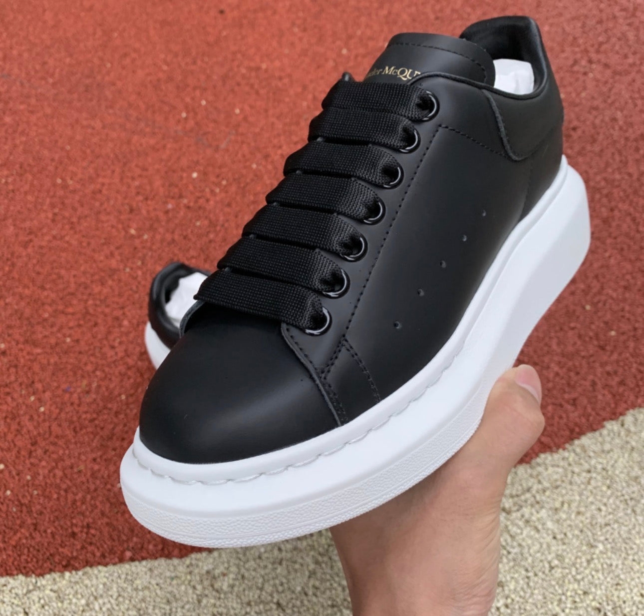 Alexander McQueen Negro y Suela Blanca