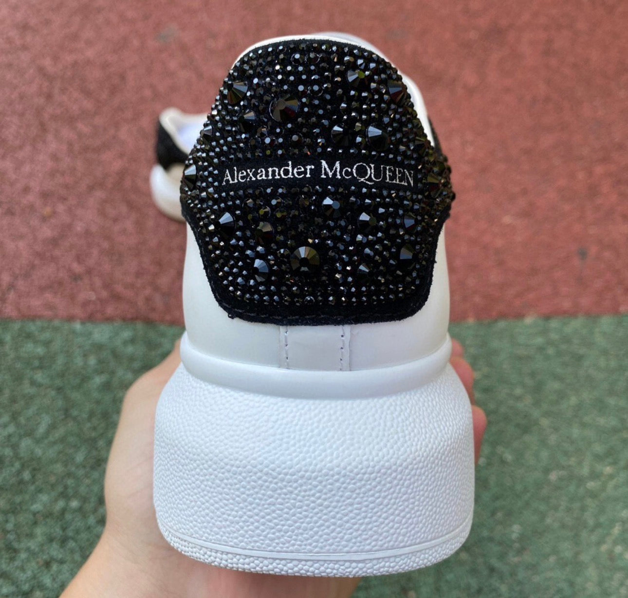 Alexander McQueen Blanco y Brillos Negros