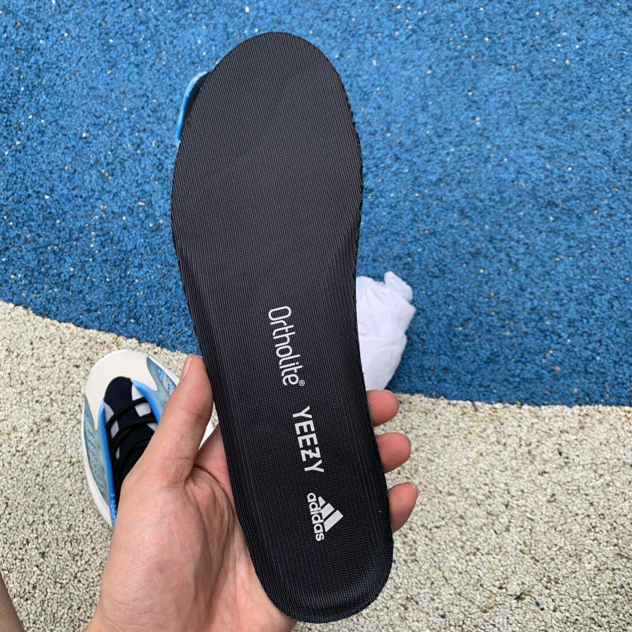 Yeezy 700 Azul