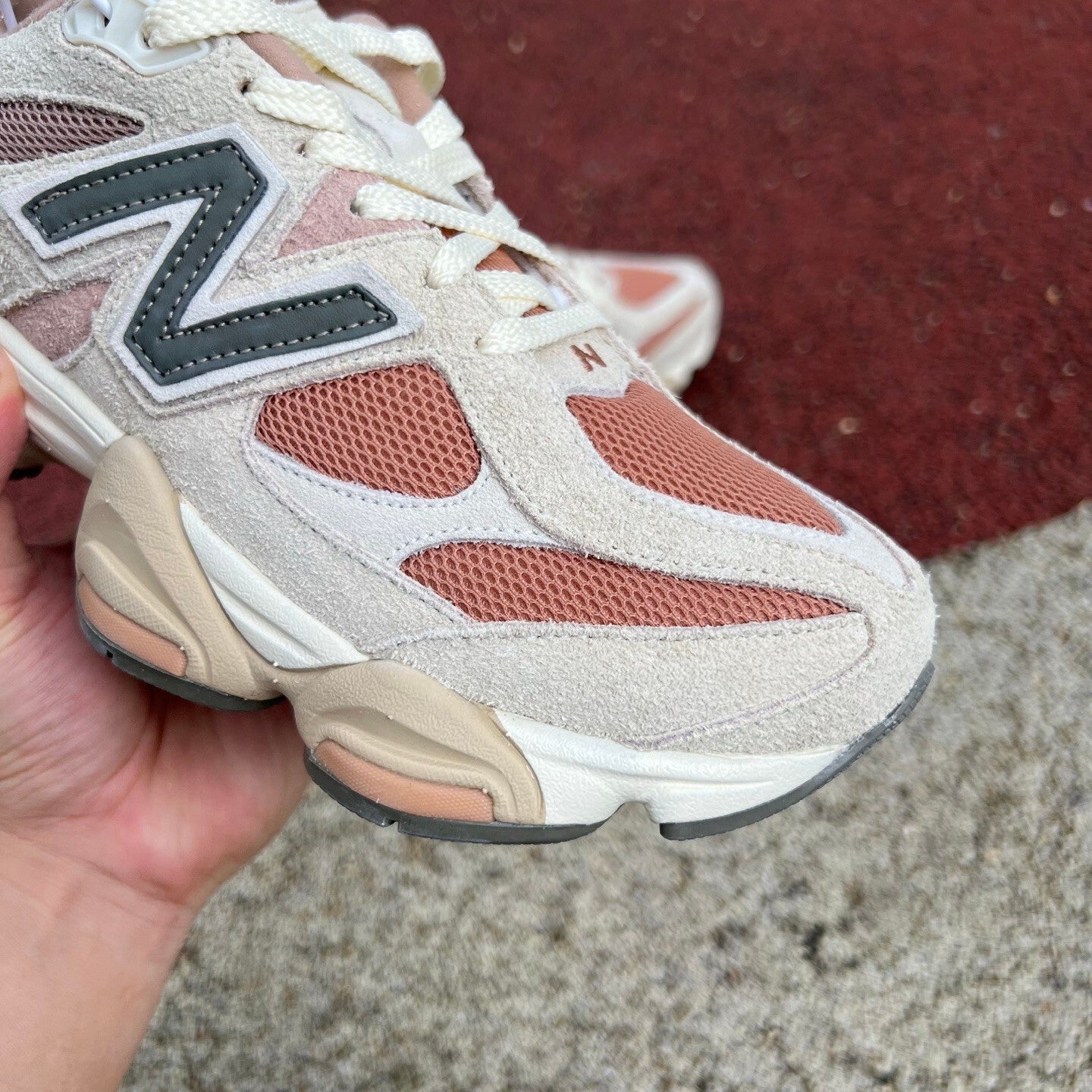 New Balance 9060 Marrón