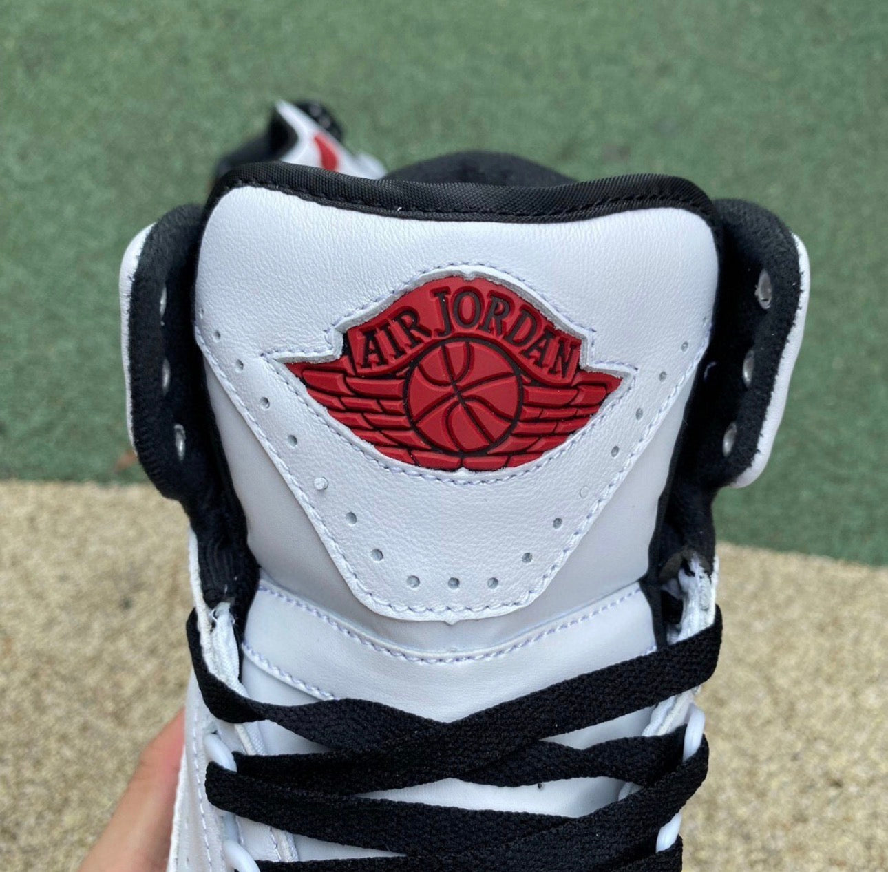 Jordan Retro 2 Rojas y Blanco