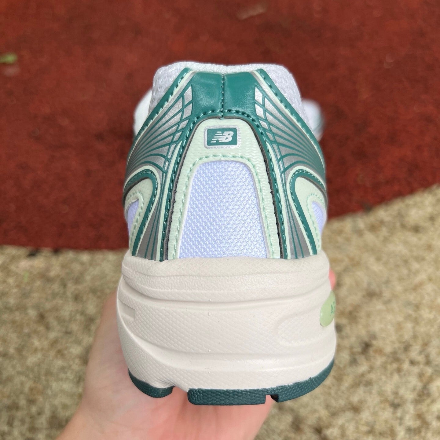 New Balance 740 Blanco y Verde