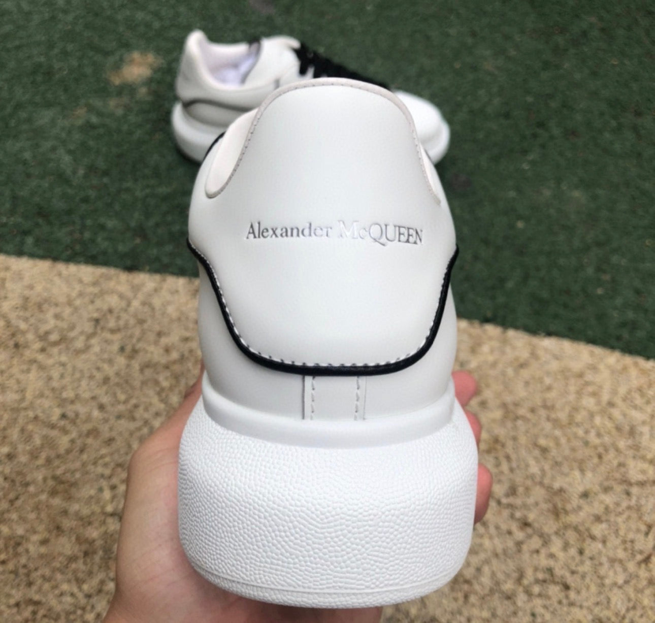 Alexander McQueen Línea Negra
