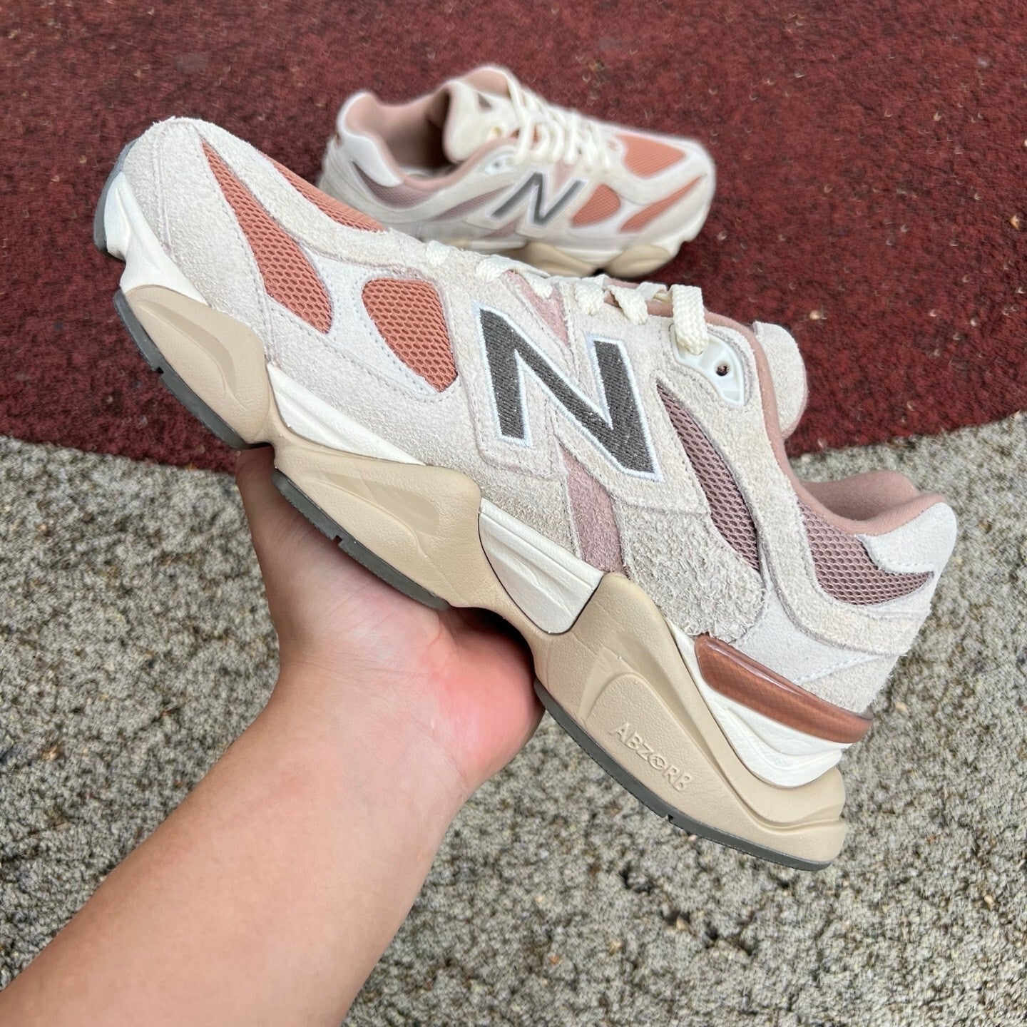 New Balance 9060 Marrón