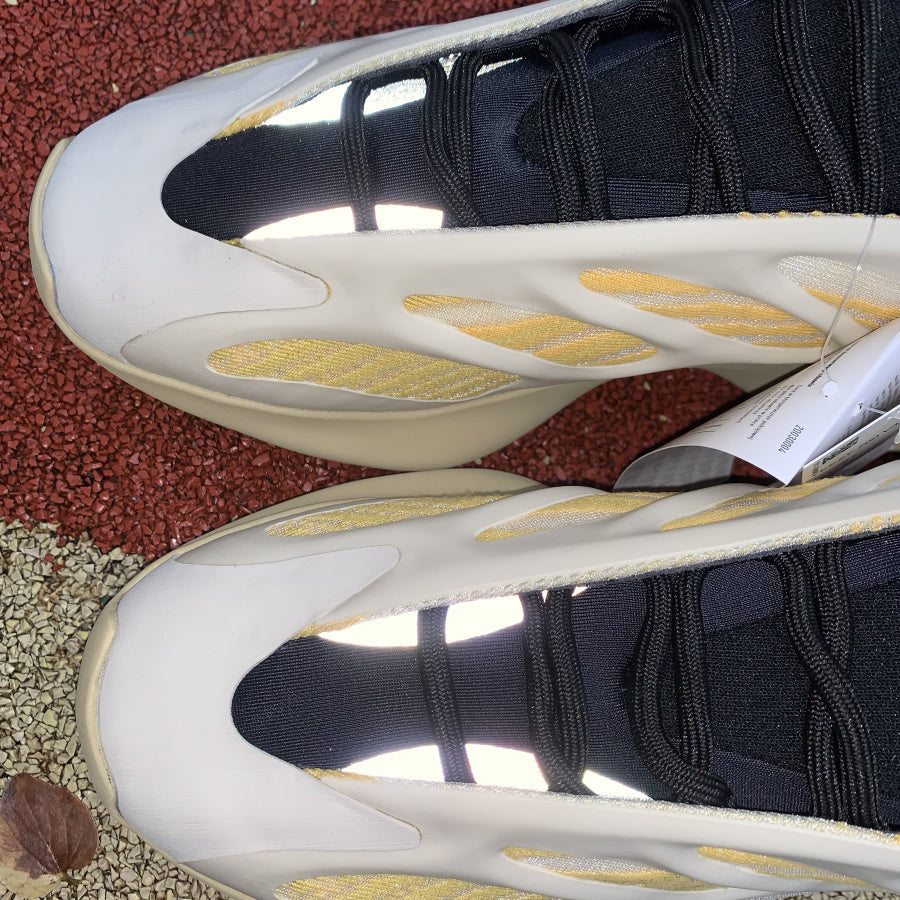Yeezy 700 Beige