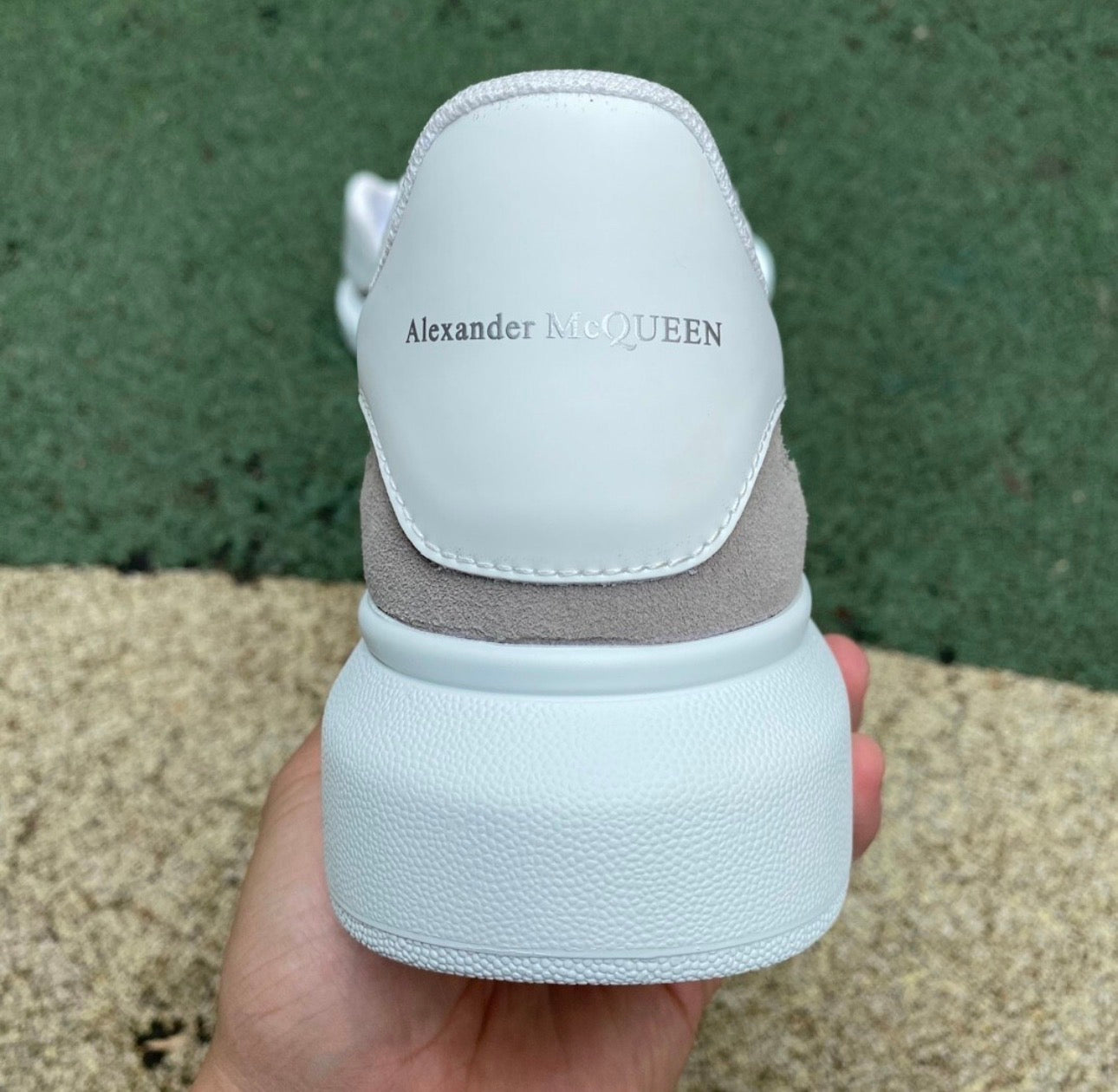 Alexander McQueen Blanco y Beige