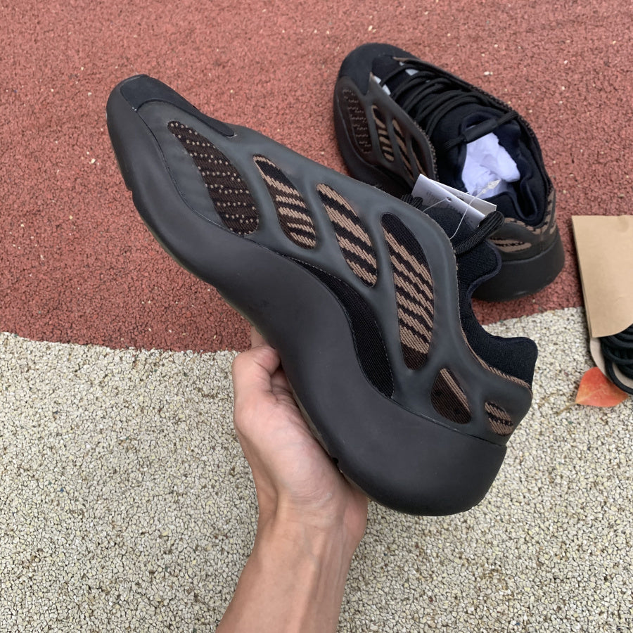 Yeezy 700 Negro