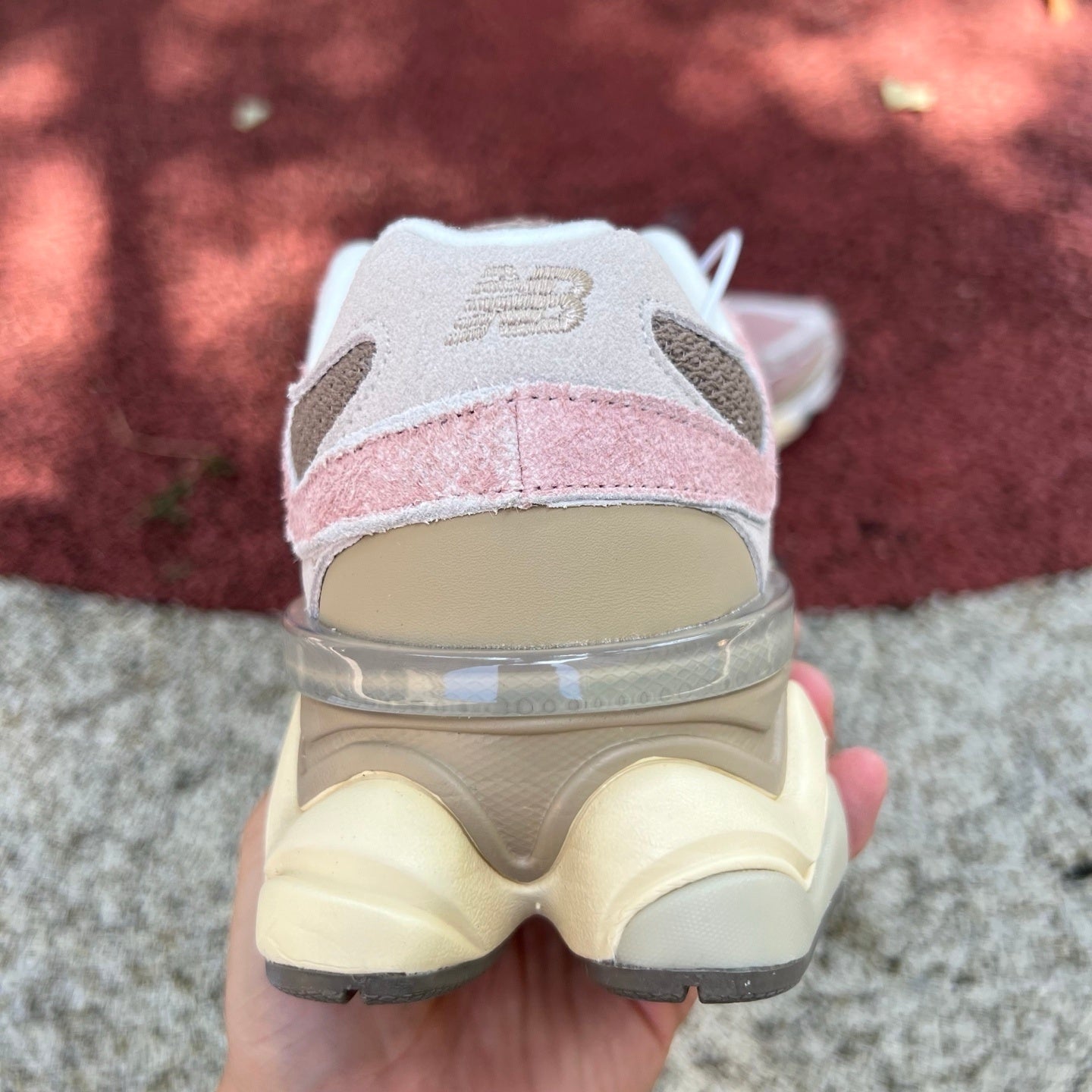 New Balance 9060 Rosa y Beige