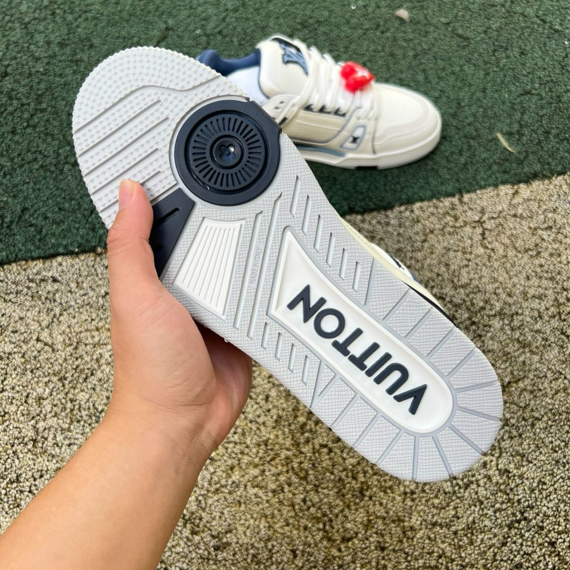 Louis Vuitton Trainer Corazón Azul