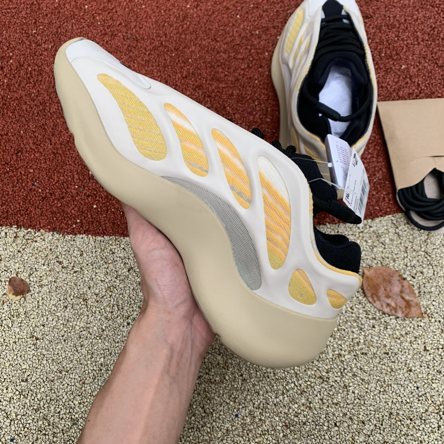 Yeezy 700 Beige