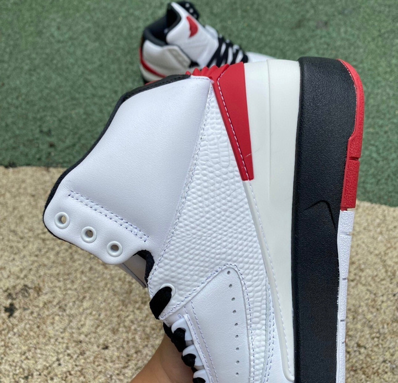 Jordan Retro 2 Rojas y Blanco