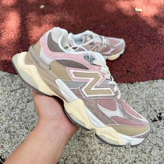 New Balance 9060 Rosa y Beige