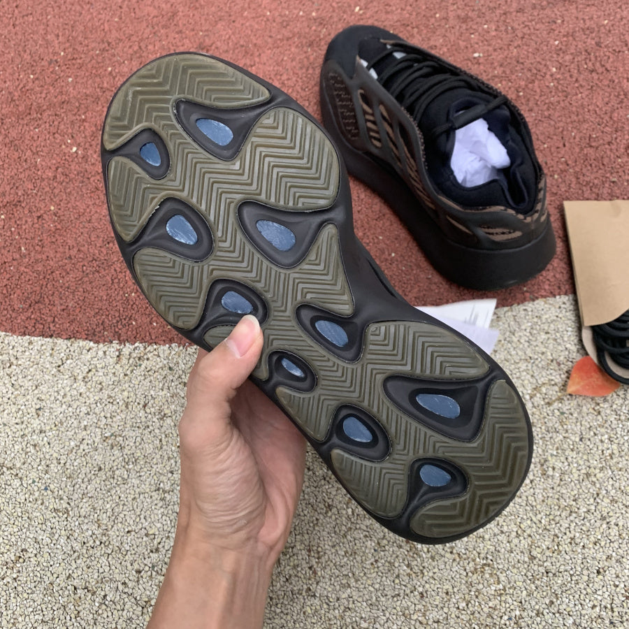 Yeezy 700 Negro