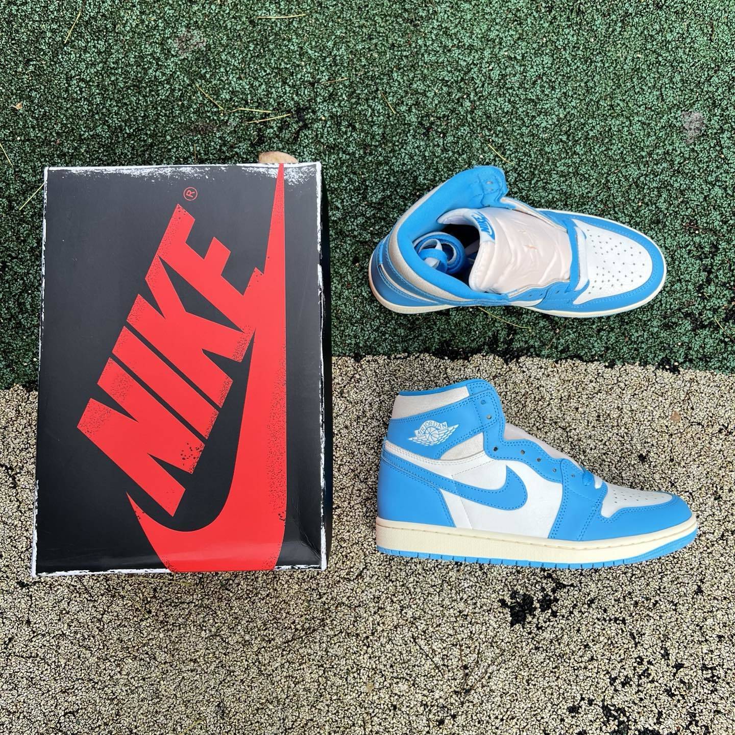 Jordan Retro 1 UNC