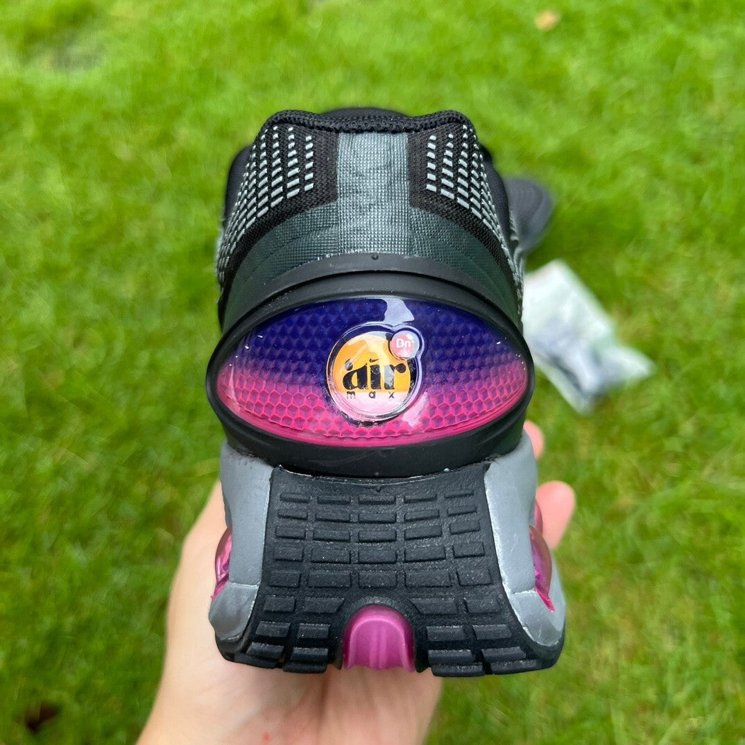 Air Max DN Negro y Rosa