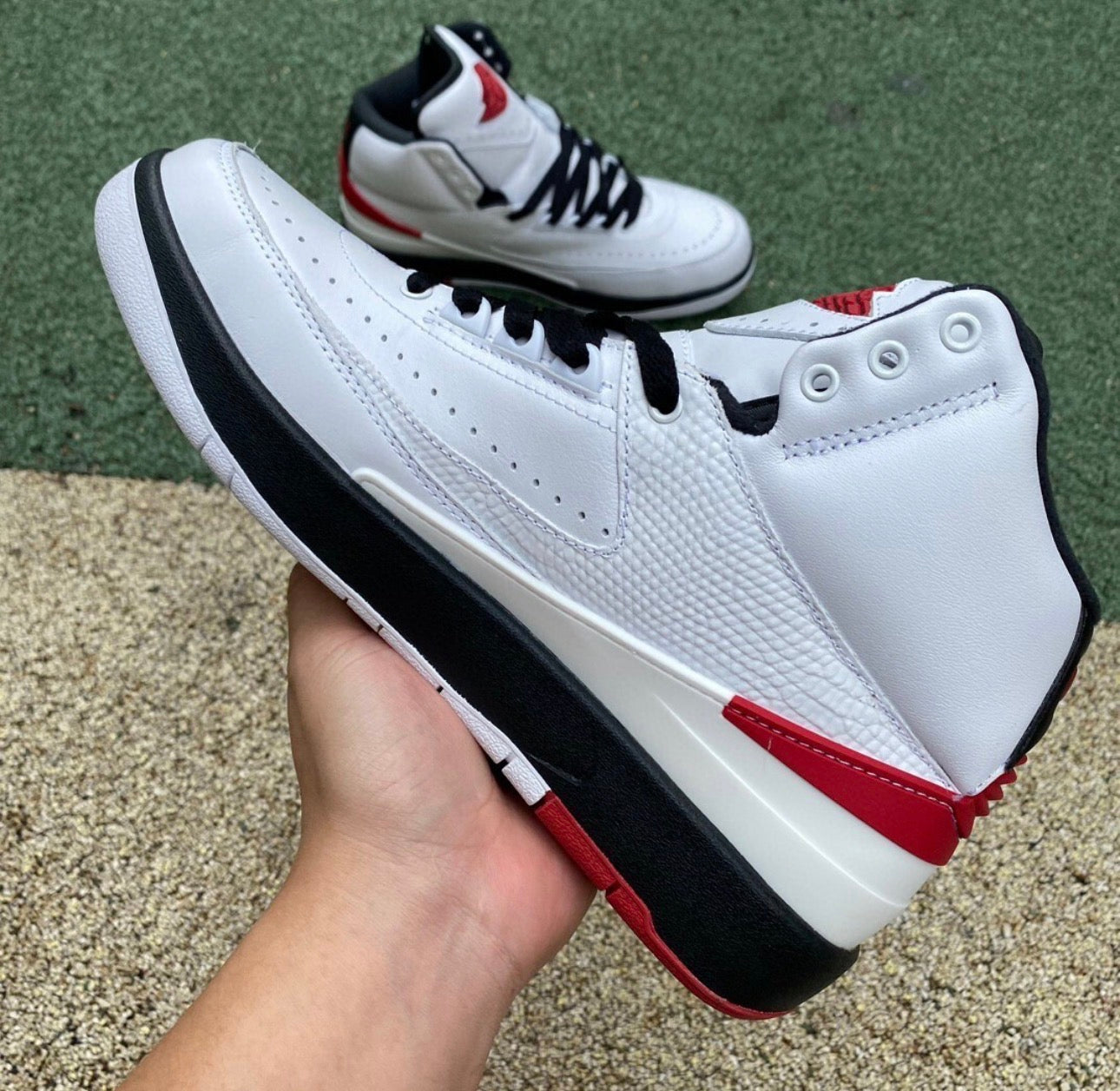 Jordan Retro 2 Rojas y Blanco