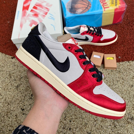 Jordan Retro 1 Low Trophy Room
