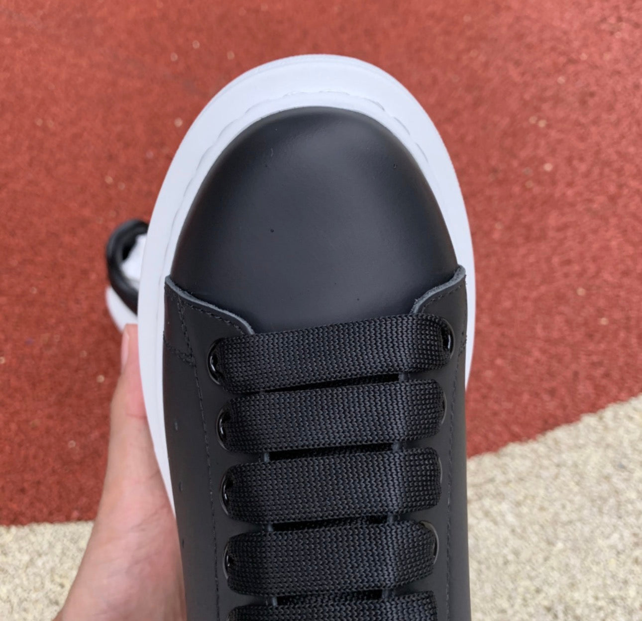Alexander McQueen Negro y Suela Blanca