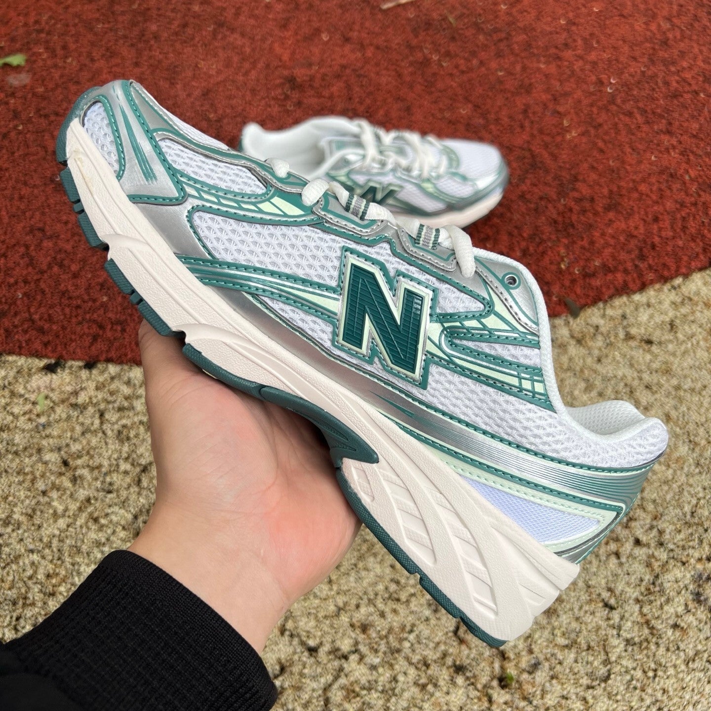 New Balance 740 Blanco y Verde