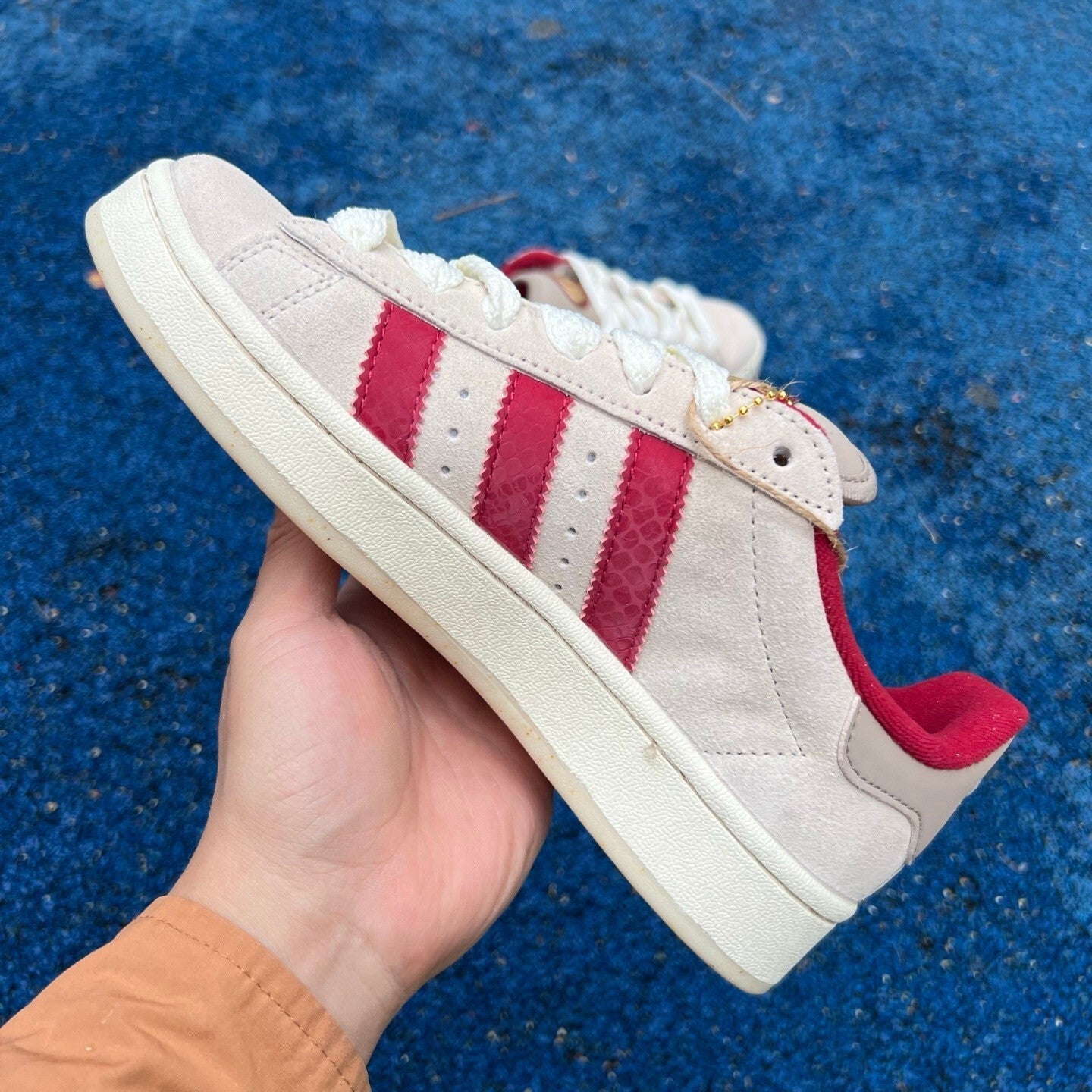 Campus Beige y Rojo