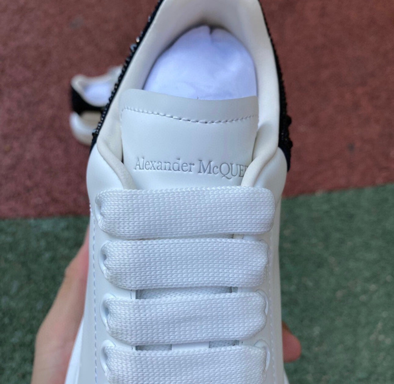 Alexander McQueen Blanco y Brillos Negros
