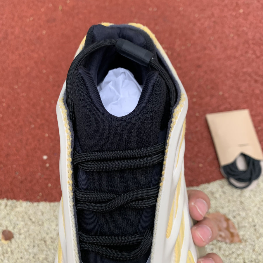 Yeezy 700 Beige