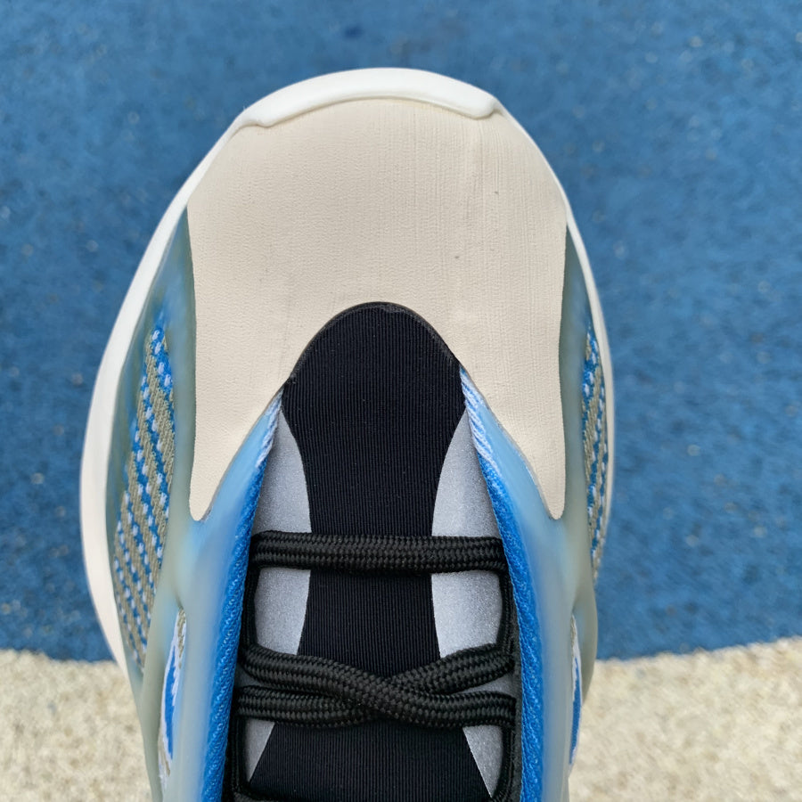 Yeezy 700 Azul